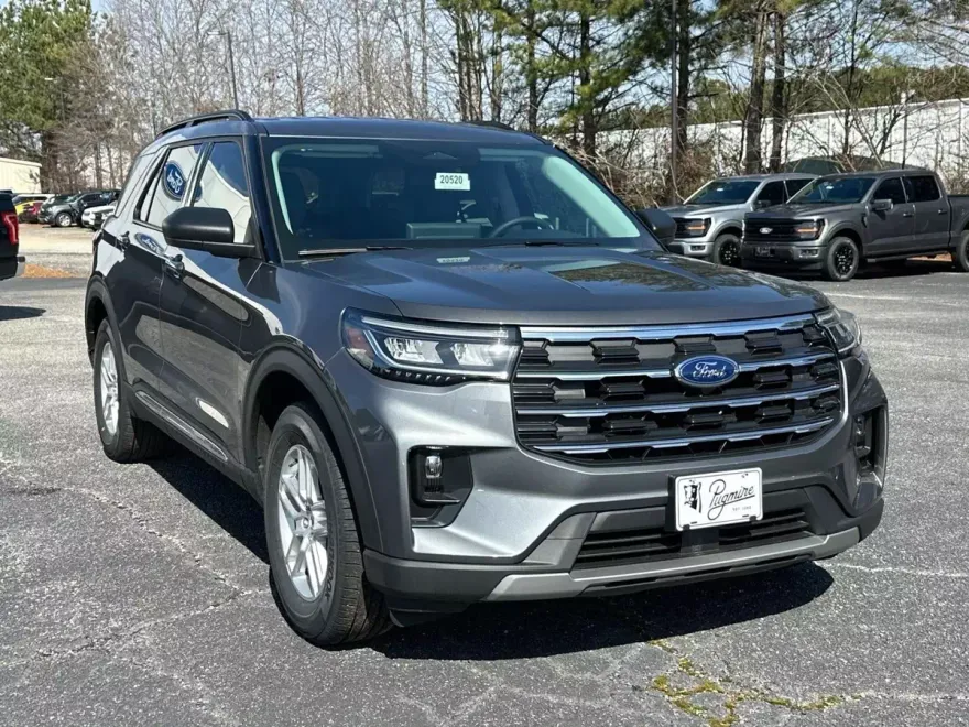 2025 Ford Explorer photo 1