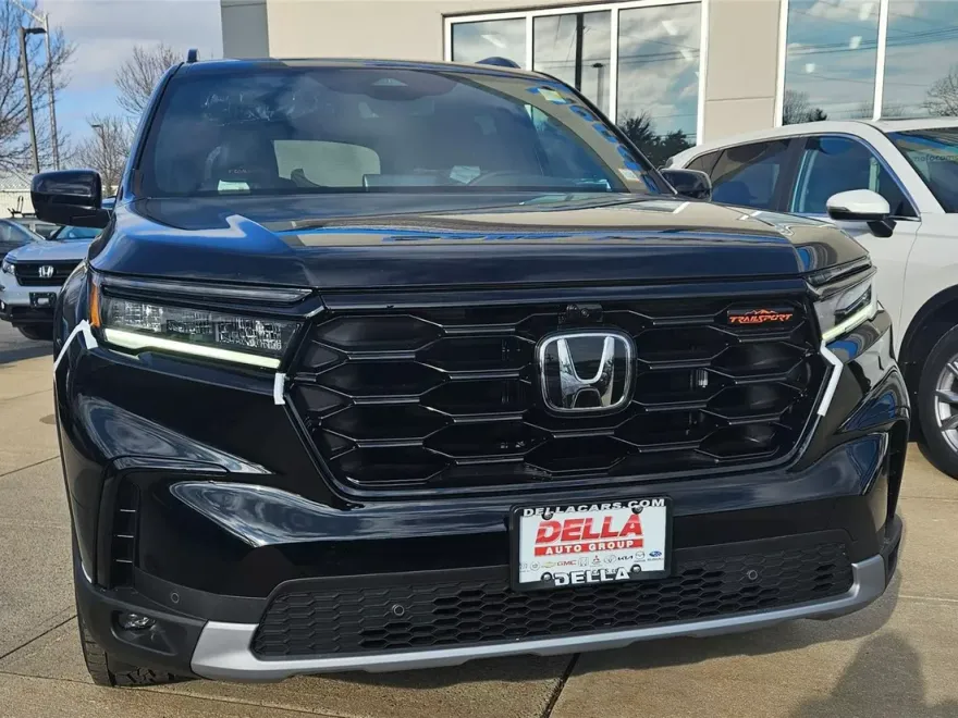 2025 Honda Pilot TrailSport photo 1