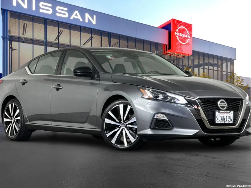 2022 Nissan Altima 2.5 SR photo 1