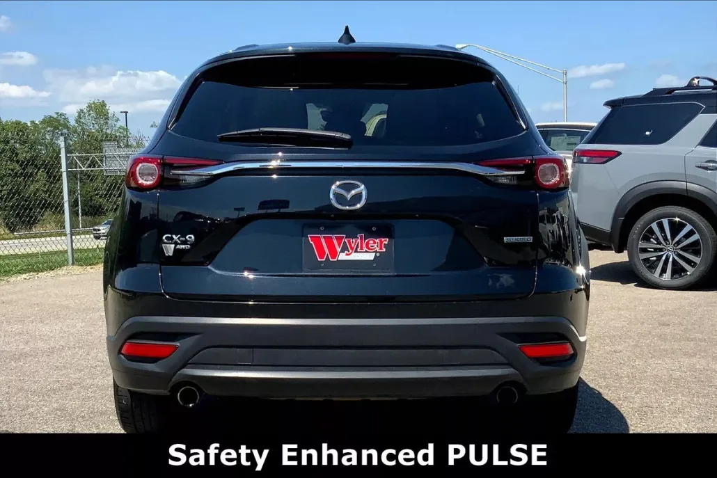 2023 Mazda CX-9 Touring photo 1