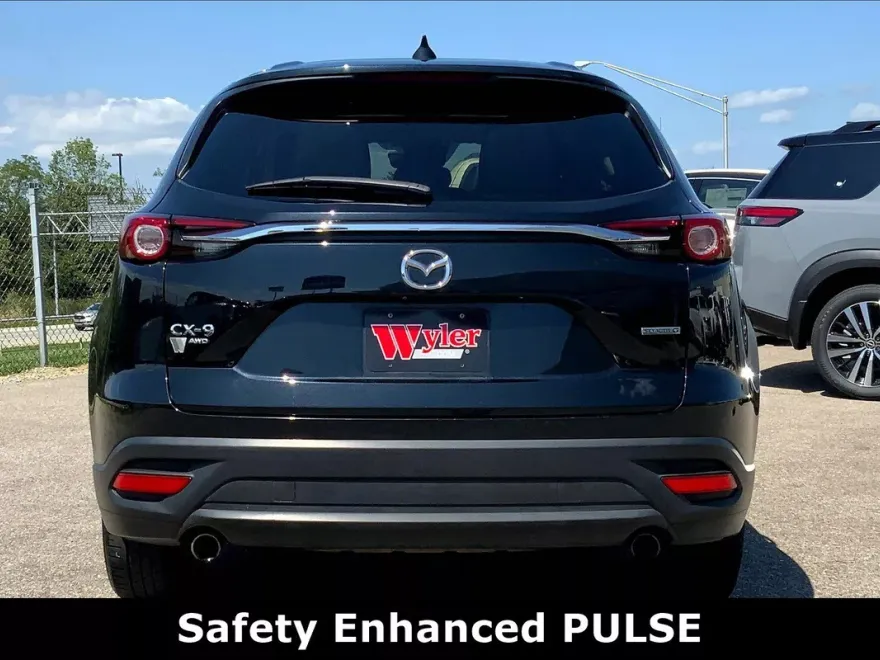 2023 Mazda CX-9 Touring photo 1