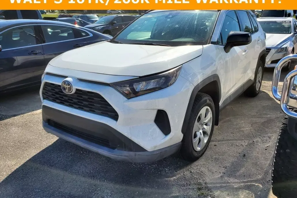 2021 Toyota RAV4 LE photo 1