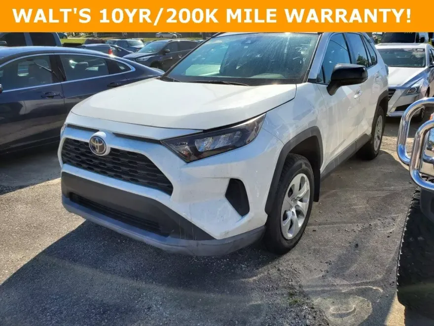 2021 Toyota RAV4 LE photo 1