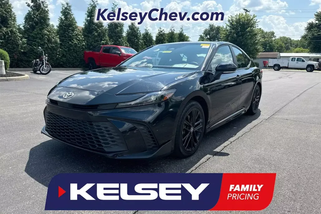 2025 Toyota Camry LE photo 1