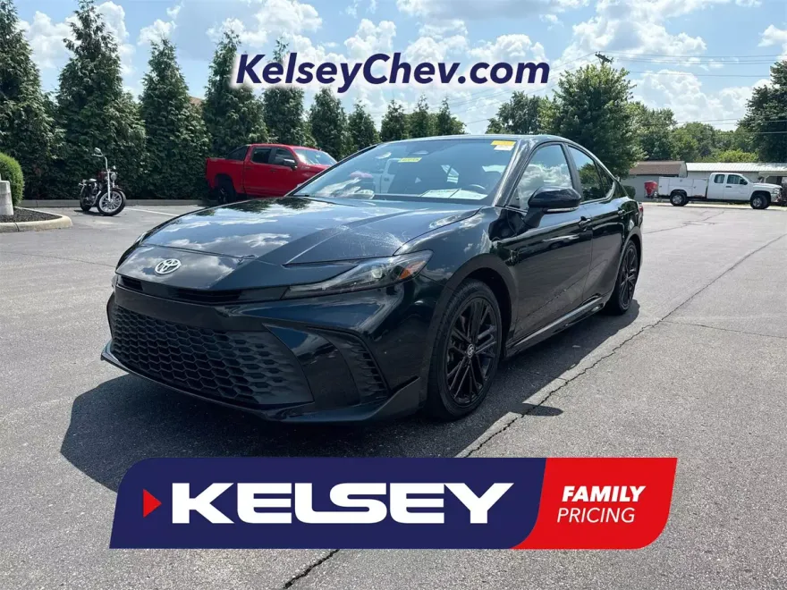 2025 Toyota Camry LE photo 1