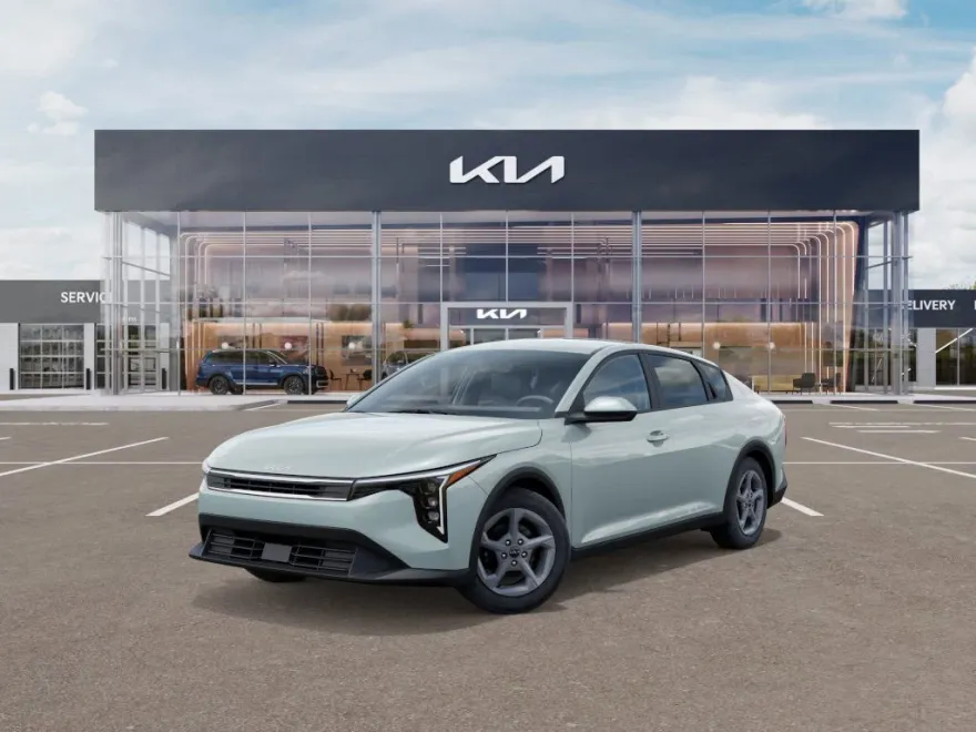 2025 Kia K4 LXS photo 1
