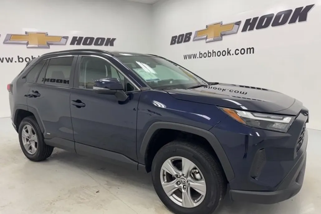 2024 Toyota RAV4 Hybrid XLE photo 1