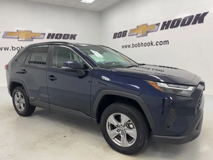 2024 Toyota RAV4 Hybrid XLE photo 1
