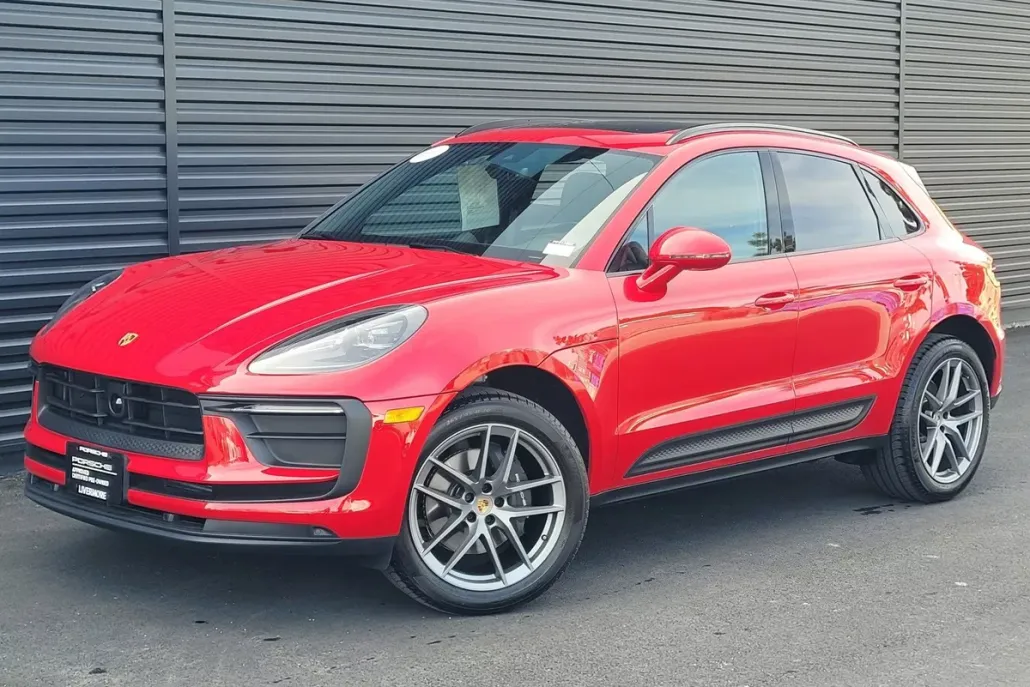 2024 Porsche Macan T photo 1