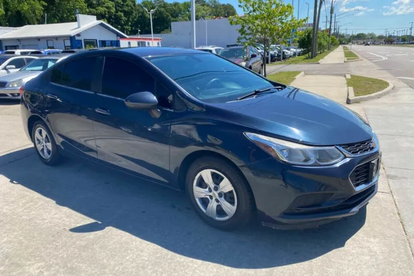 2016 Chevrolet Cruze LS photo 1