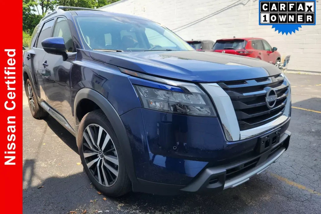 2025 Nissan Pathfinder Platinum photo 1