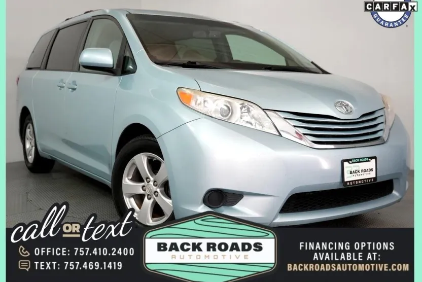2015 Toyota Sienna LE photo 1