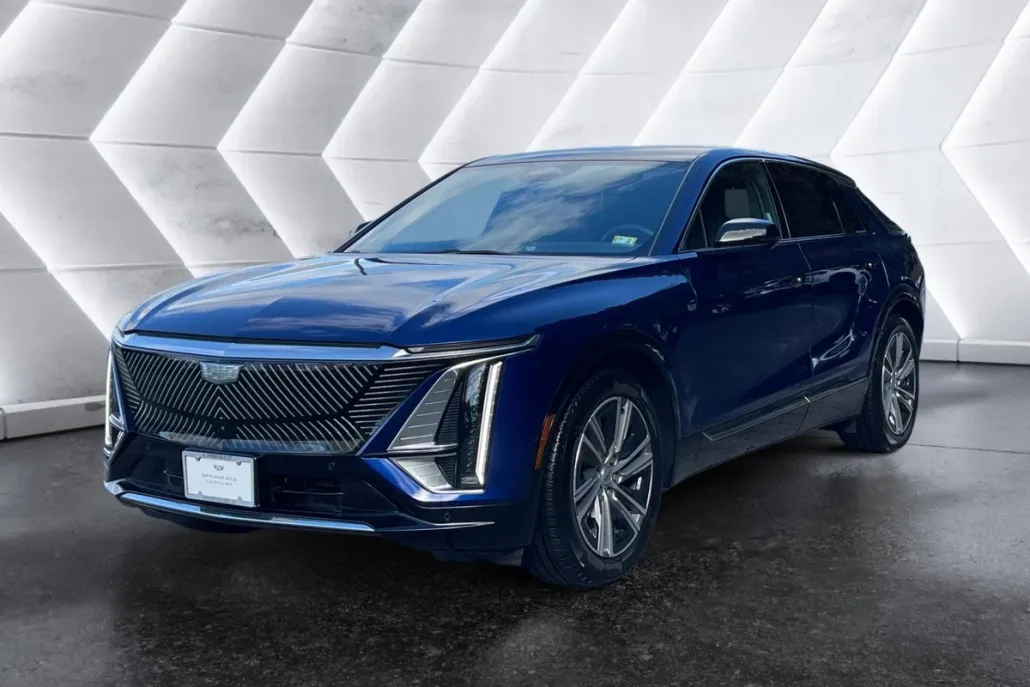 2024 Cadillac Lyriq Luxury photo 1