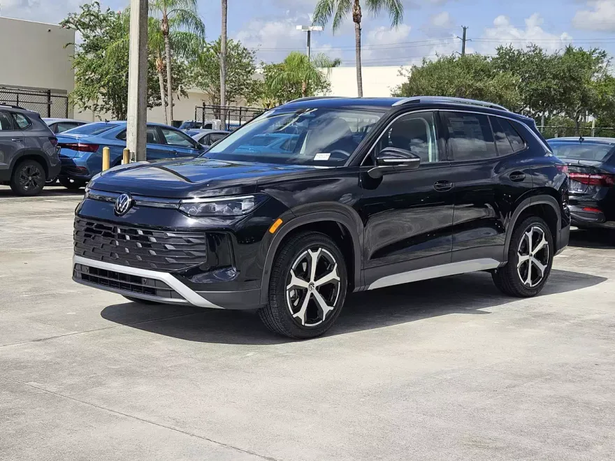 2025 Volkswagen Tiguan SE photo 1