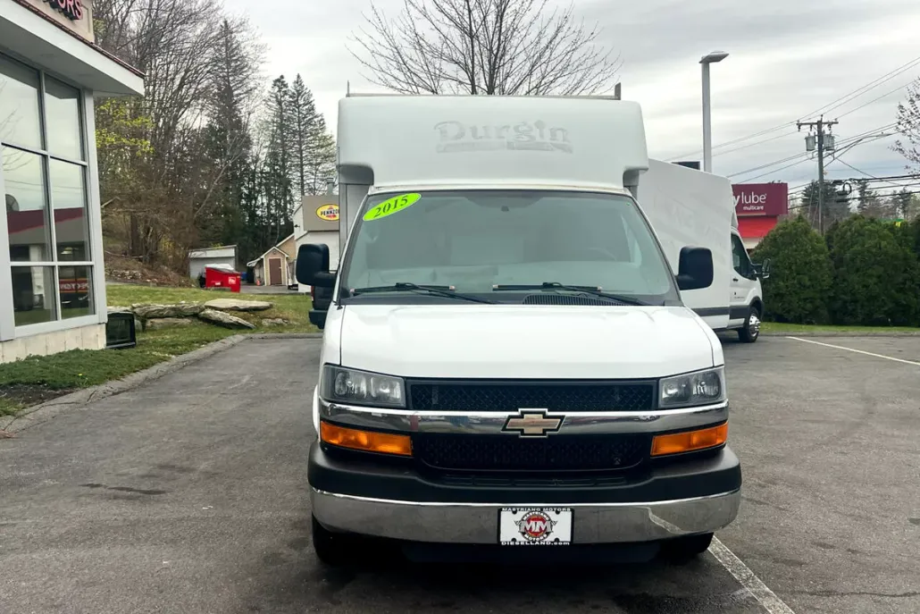 2015 Chevrolet Express Cutaway 3500 Van photo 1