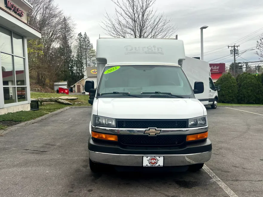2015 Chevrolet Express Cutaway 3500 Van photo 1