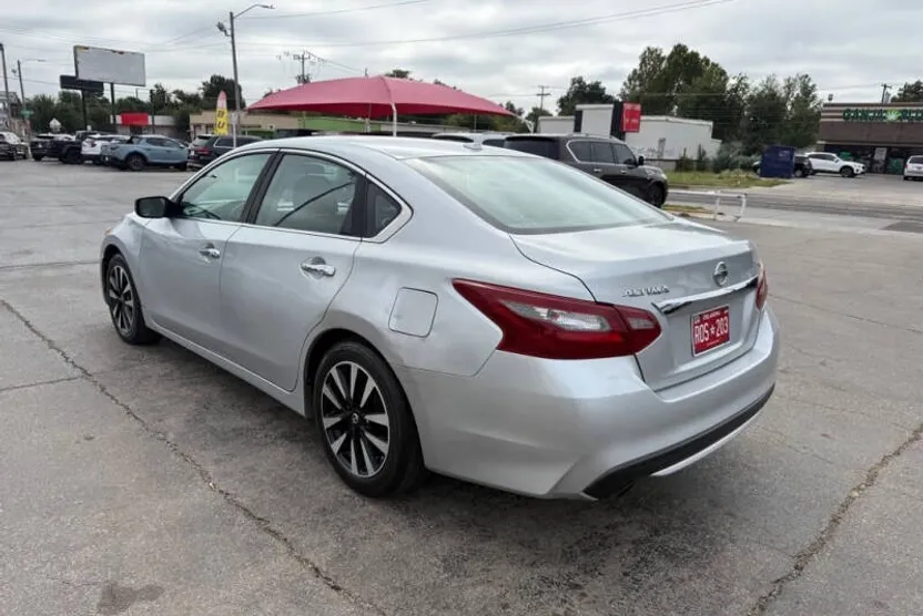 2018 Nissan Altima 2.5 photo 1