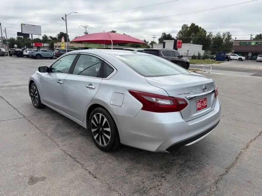 2018 Nissan Altima 2.5 photo 1