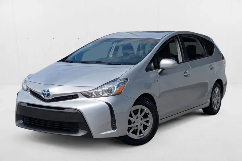 2017 Toyota Prius V Two photo 1