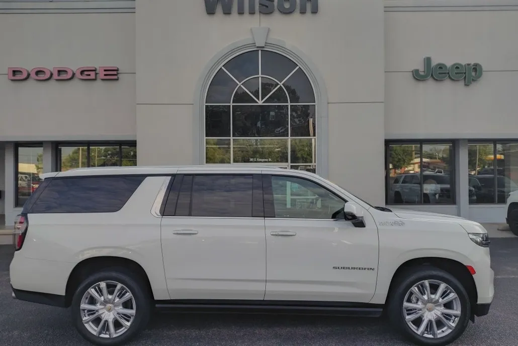 2021 Chevrolet Suburban High Country photo 1
