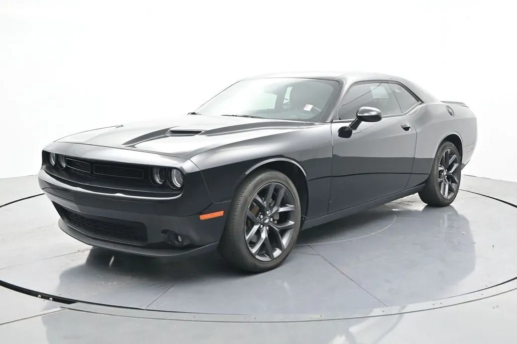 2021 Dodge Challenger SXT photo 1
