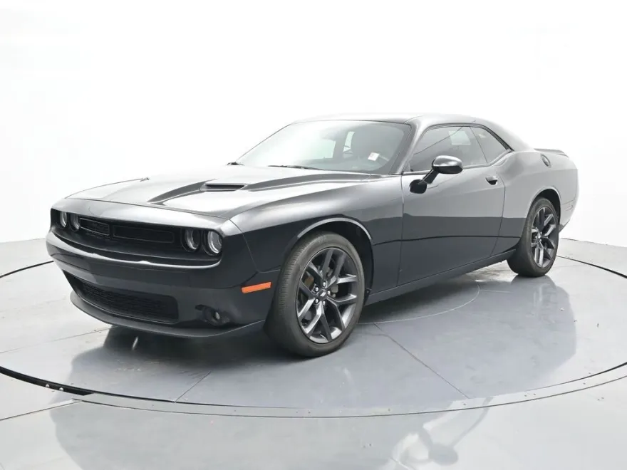 2021 Dodge Challenger SXT photo 1