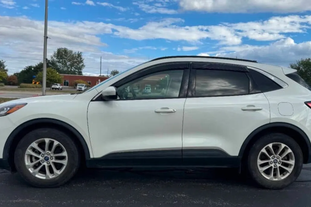 2020 Ford Escape SE photo 1