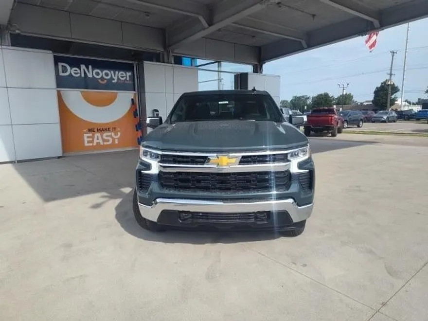 2026 Chevrolet Silverado 1500 LT photo 1