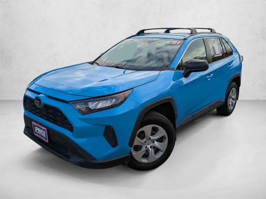 2021 Toyota RAV4 LE photo 1