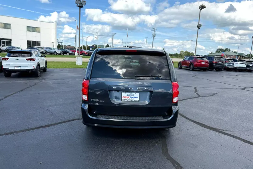 2014 Dodge Grand Caravan SXT photo 1