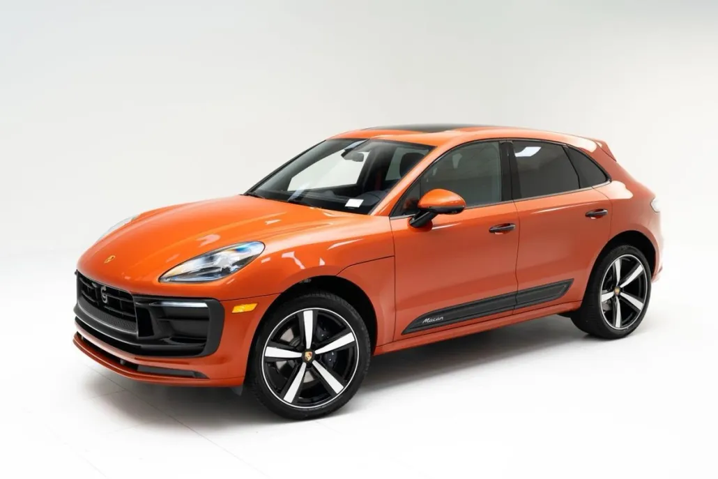 2025 Porsche Macan T photo 1