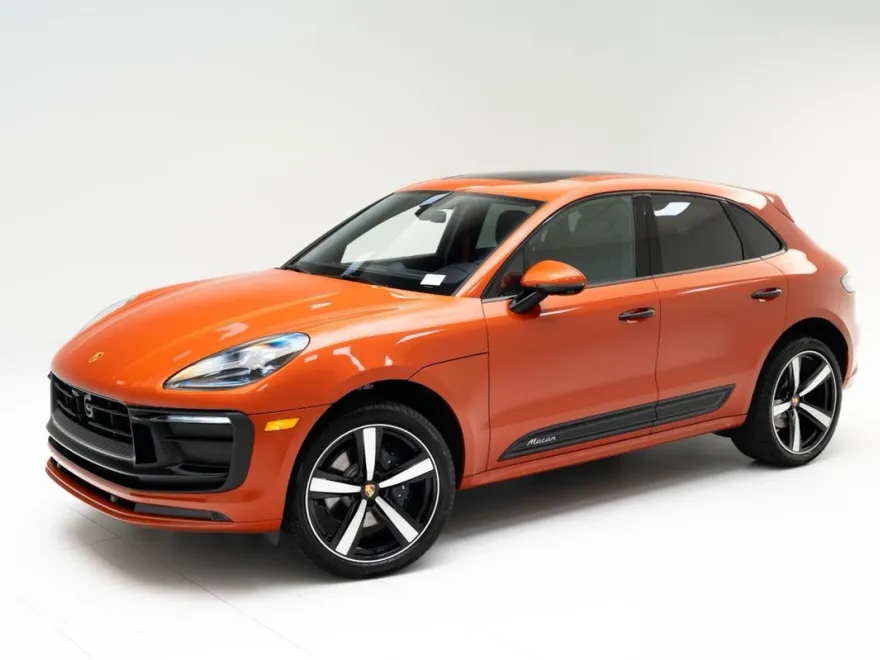 2025 Porsche Macan T photo 1