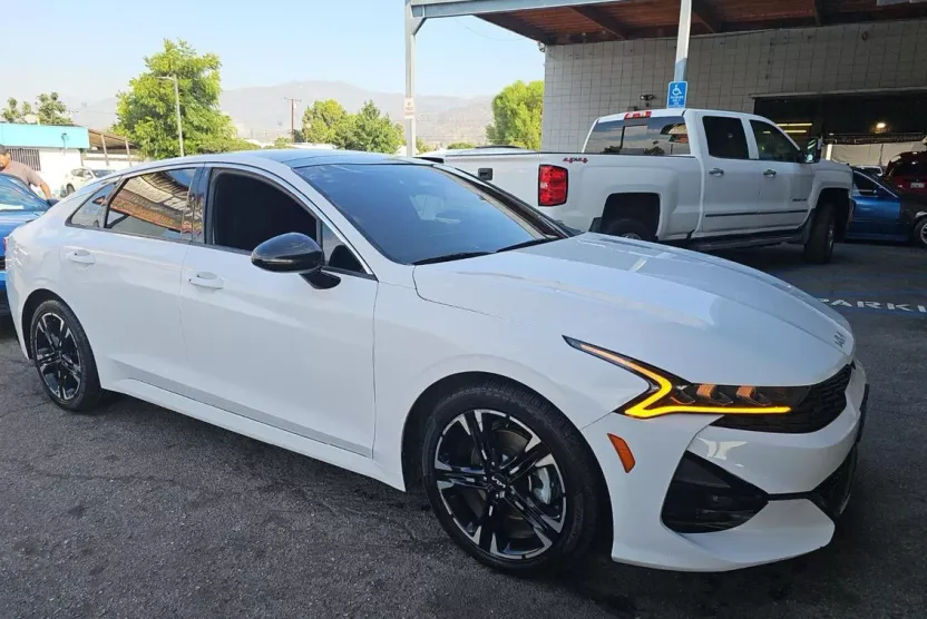 2022 Kia K5 GT-Line photo 1