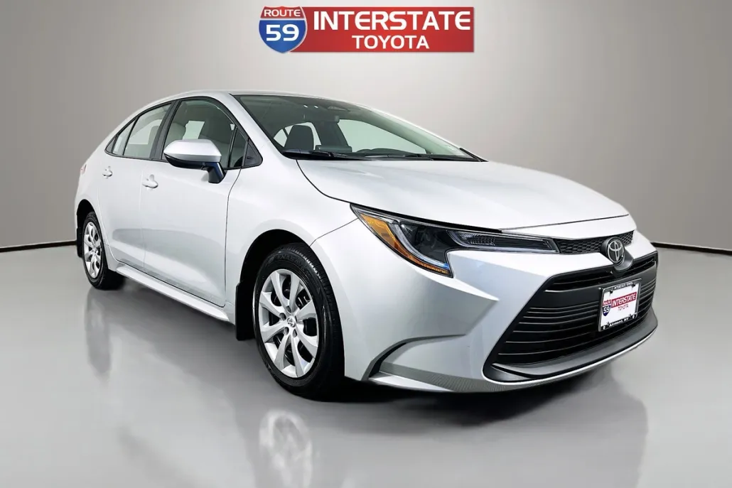 2025 Toyota Corolla LE photo 1