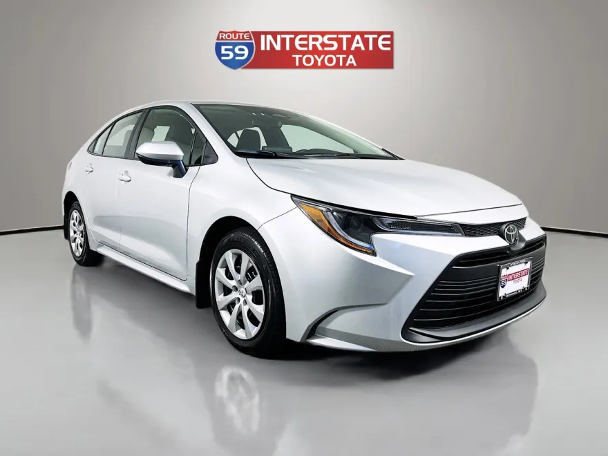 2025 Toyota Corolla LE photo 1