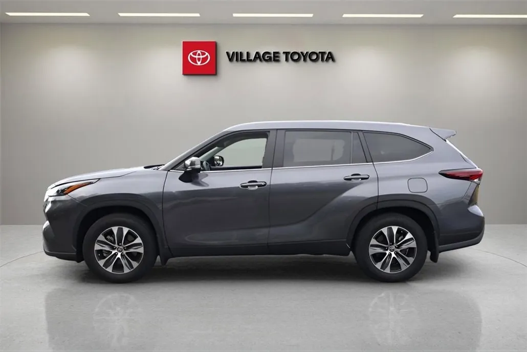 2024 Toyota Highlander Hybrid XLE photo 1