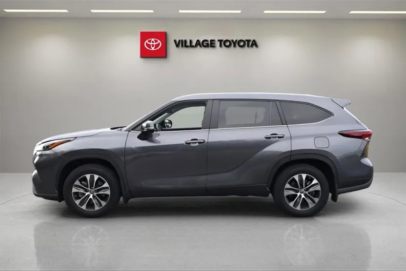 2024 Toyota Highlander Hybrid XLE photo 1