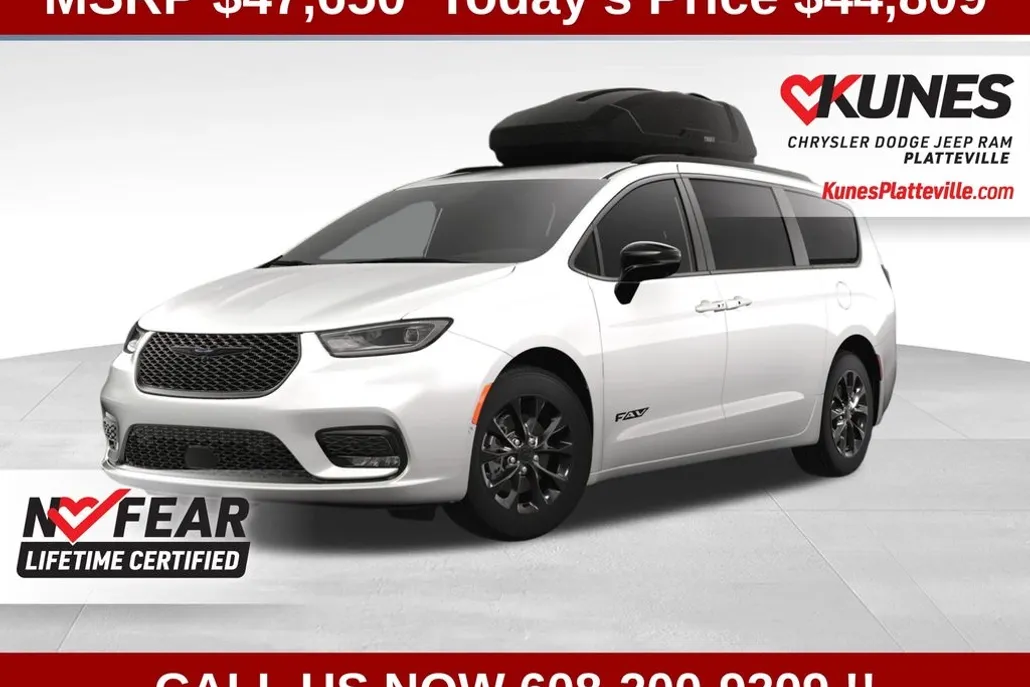 2025 Chrysler Pacifica photo 1
