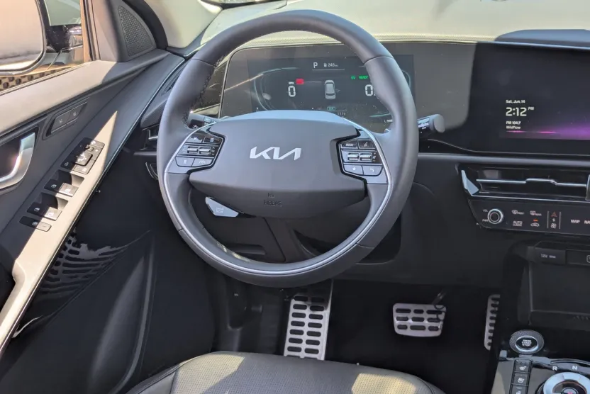 2024 Kia Niro Plug-In Hybrid SX Touring photo 1