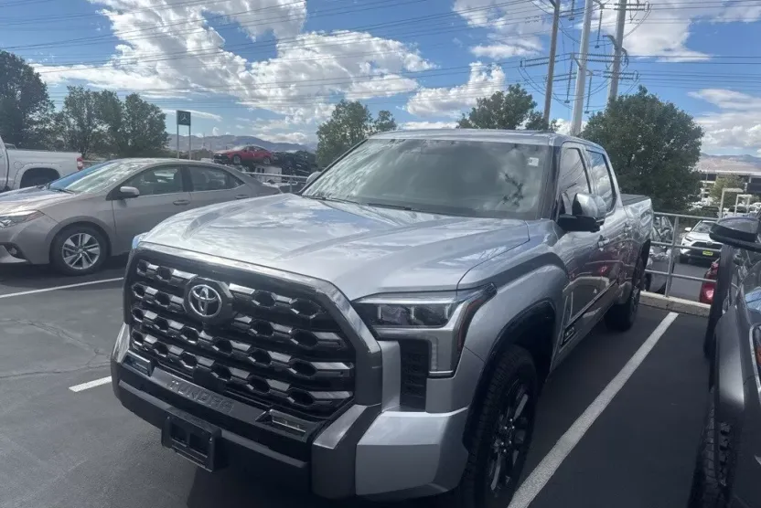 2023 Toyota Tundra Platinum photo 1