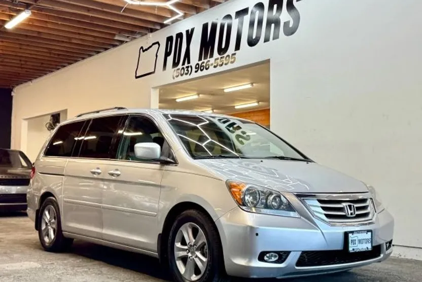 2010 Honda Odyssey Touring photo 1