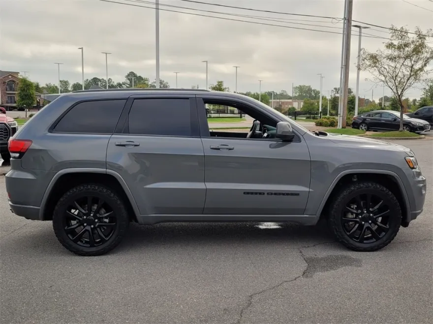 2020 Jeep Grand Cherokee Altitude photo 1