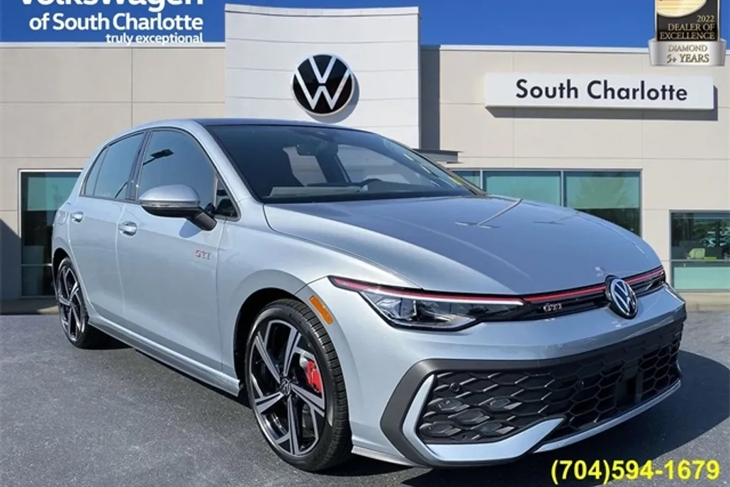 2025 Volkswagen Golf GTI SE photo 1