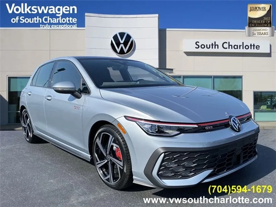 2025 Volkswagen Golf GTI SE photo 1