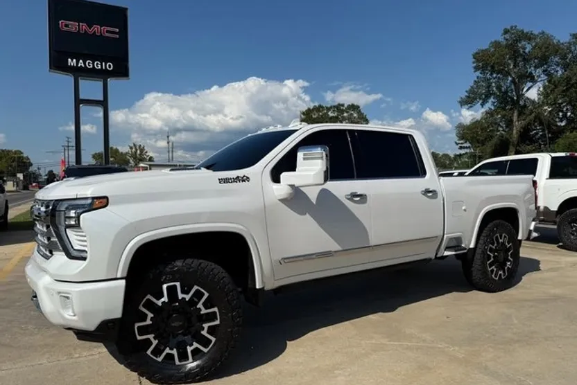 2025 Chevrolet Silverado 2500HD High Country photo 1