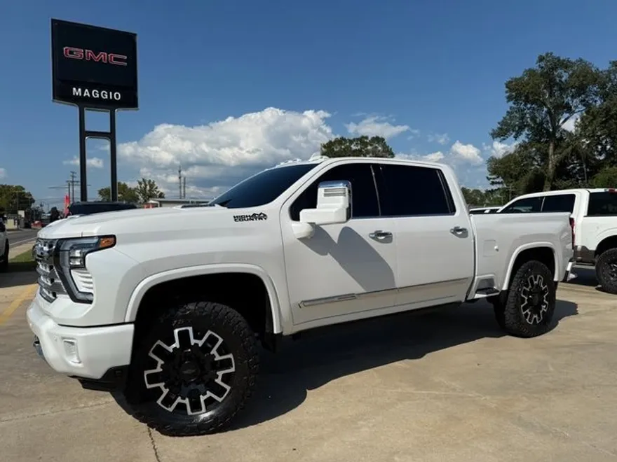 2025 Chevrolet Silverado 2500HD High Country photo 1