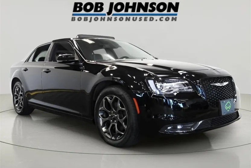 2018 Chrysler 300 S photo 1