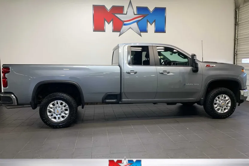 2024 Chevrolet Silverado 2500HD LT photo 1