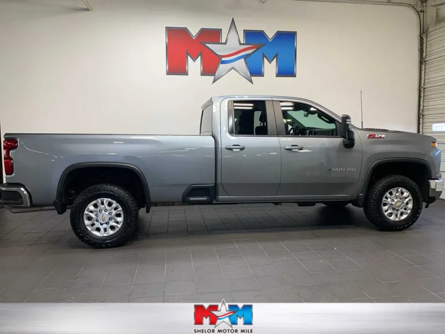 2024 Chevrolet Silverado 2500HD LT photo 1