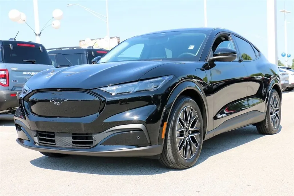 2025 Ford Mustang Mach-E Premium photo 1